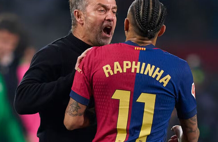 Raphinha se irrita com arbitragem e sobra para o técnico do Barcelona